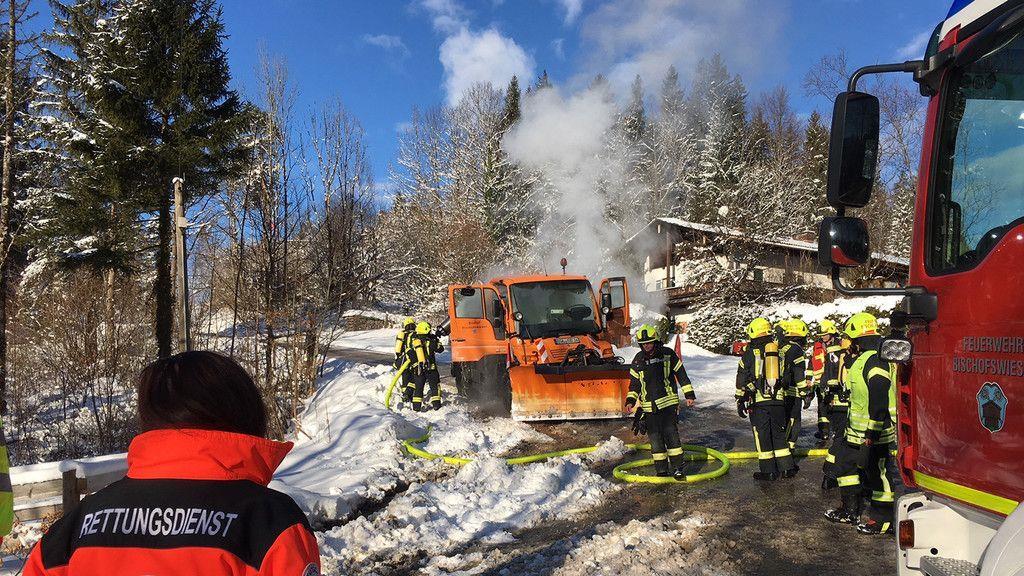 Winterdienst-Fahrzeug in Brand