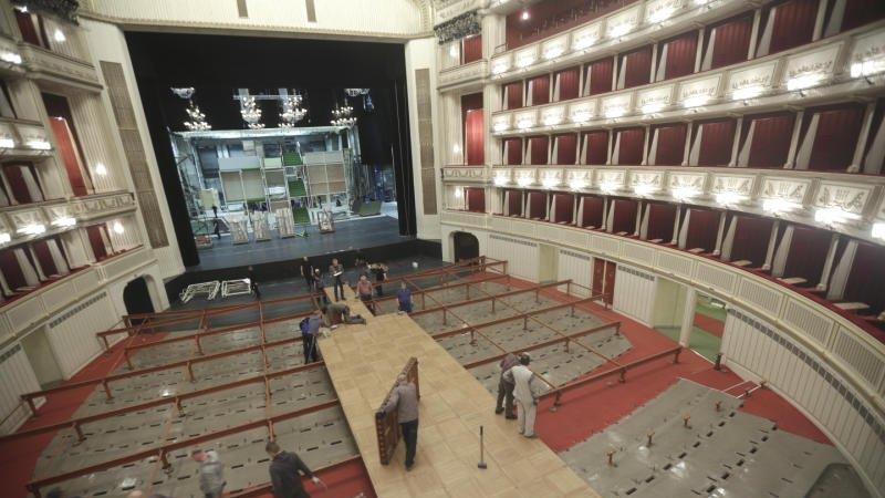 Umbau in der Staatsoper für den Opernball 2014