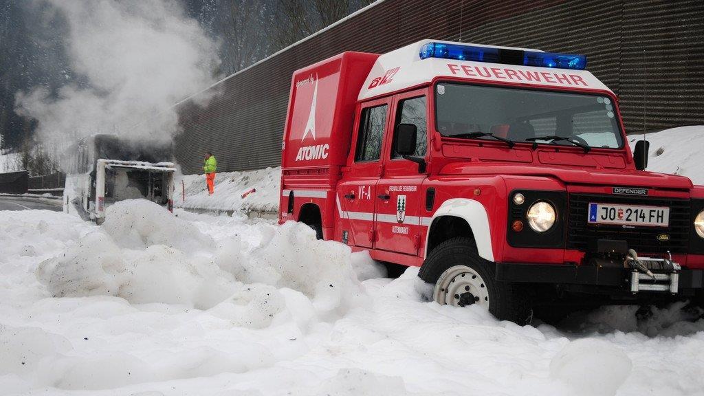 Reisebus in Vollbrand