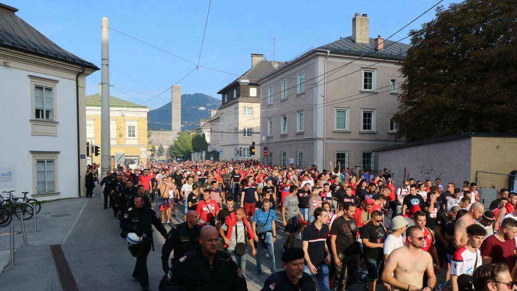 Red Bull Salzburg - Roter Stern Belgrad: Fanmarsch