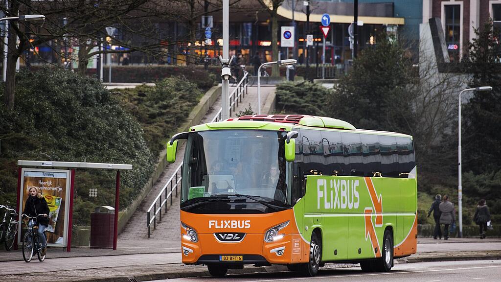 Die ÖBB verkaufen "Hellö" an den Konkurrenten "Flixbus".
