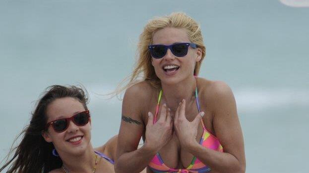 Michelle Hunziker am Strand