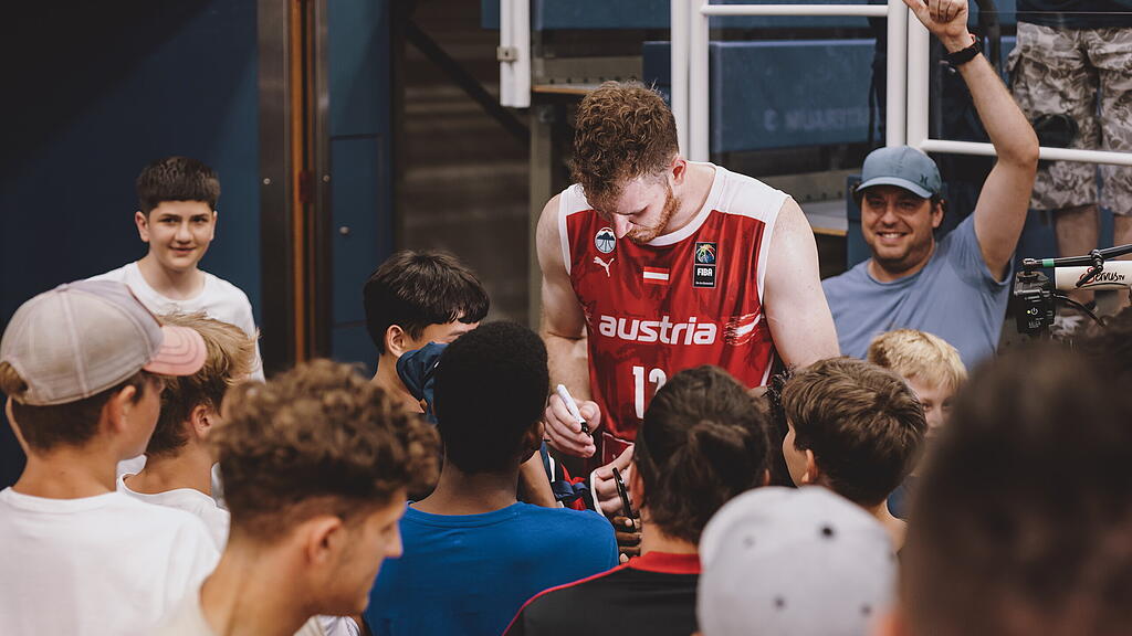 Basketball: AUT:IRL2