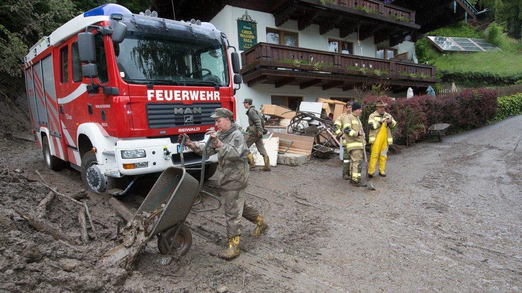 Aufräumarbeiten in Taxenbach