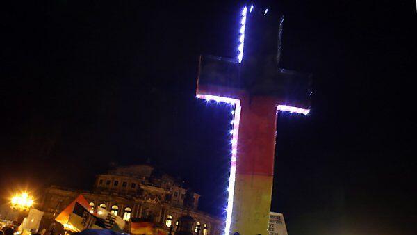 Pegida organisiert seit Wochen Demonstrationen