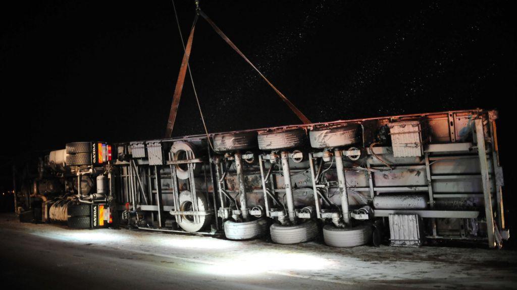 Lkw kippt um