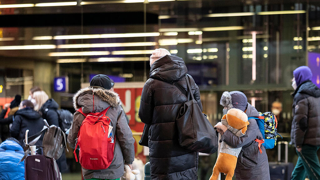 Ukraine-Flüchtlinge kommen in Wien am Hauptbahnhof an