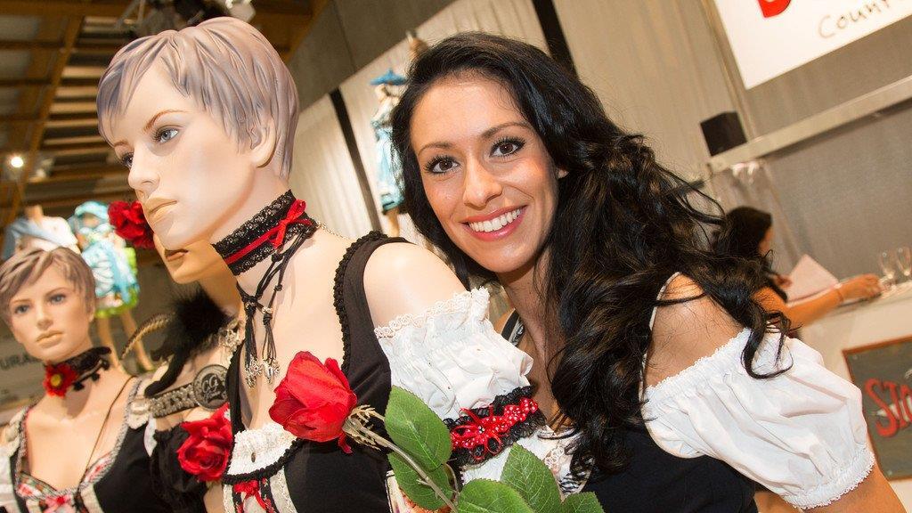 Tracht von Bachelor-Kandidatin