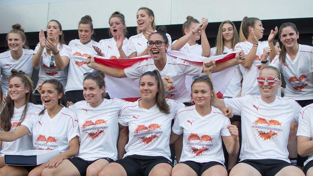 Empfang Fußballerinnen Rathausplatz