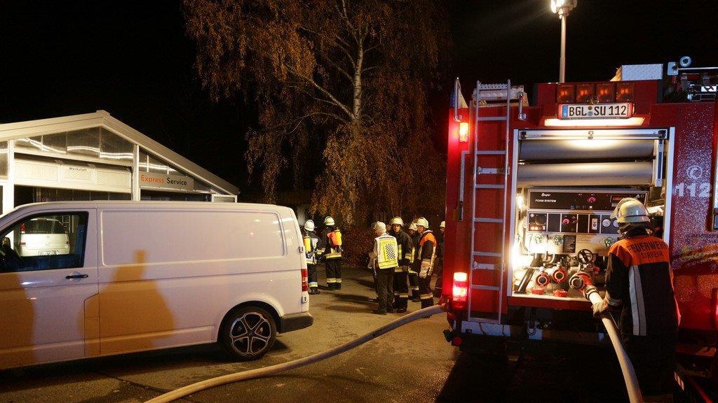 Feuerwehreinsatz in Autohaus, II