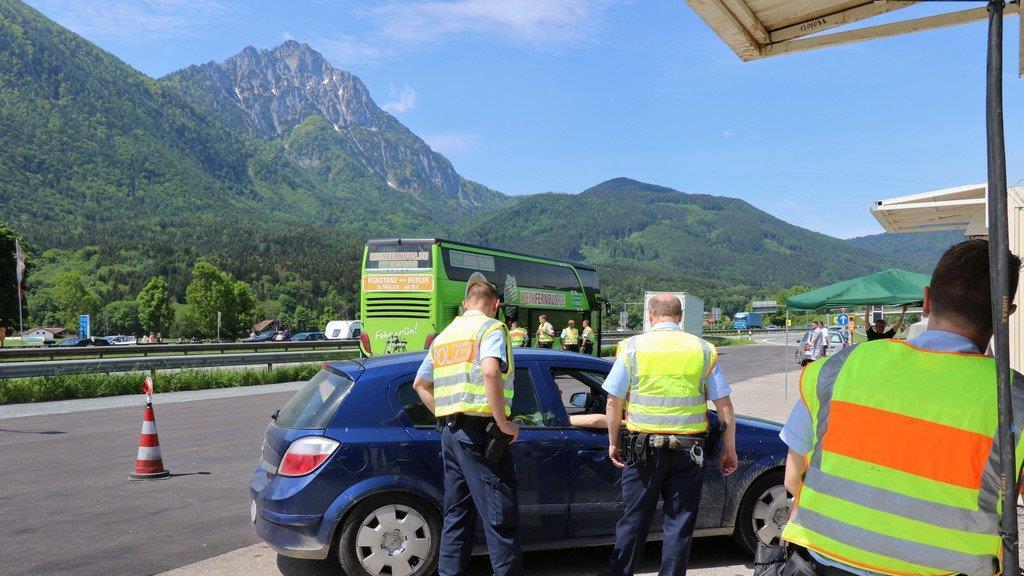 Kontollen am Grenzübergang Walserberg
