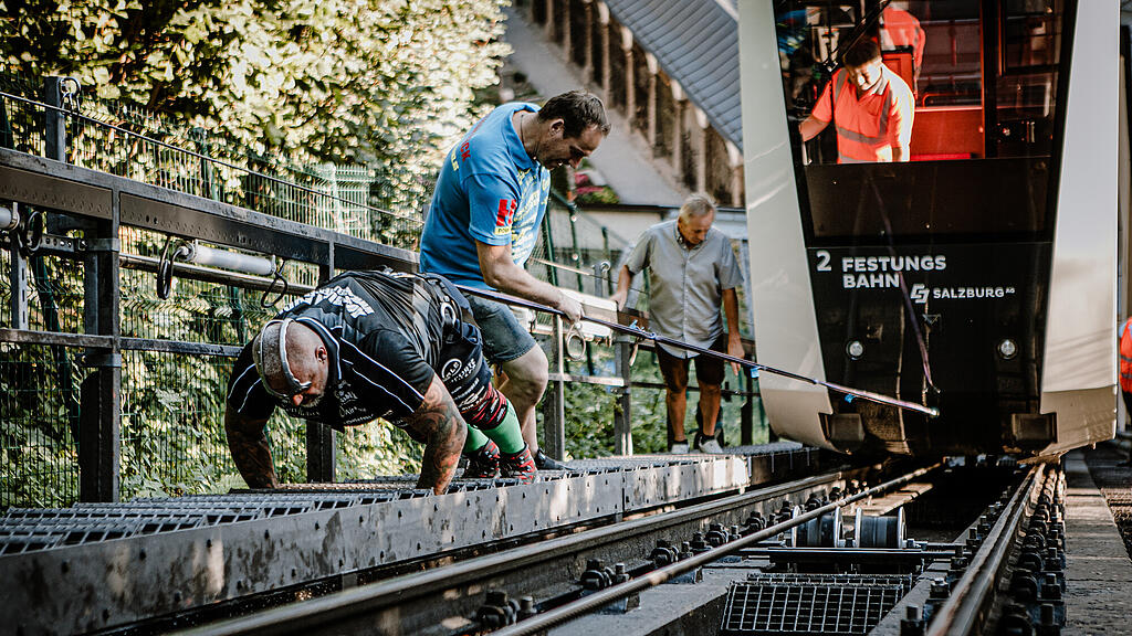 Weltrekordversuch FestungsBahn ziehen