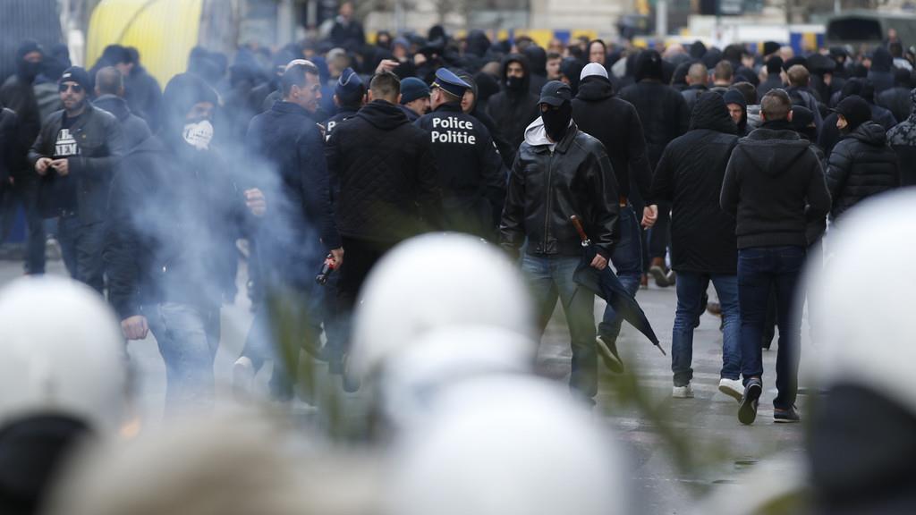Hooligans randalieren in Brüssel