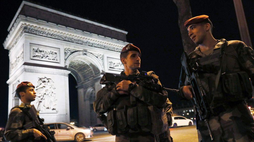 Vermeintlicher IS-Angriff in Paris: Polizist und Angreifer tot