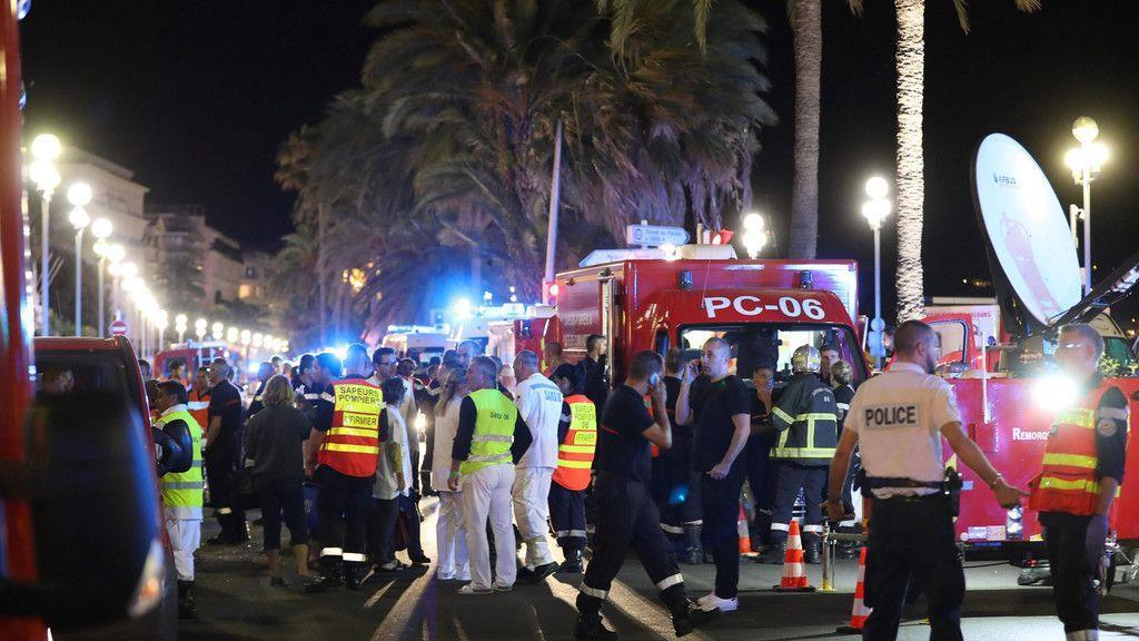 Lkw rast in  Nizza in Menschenmenge